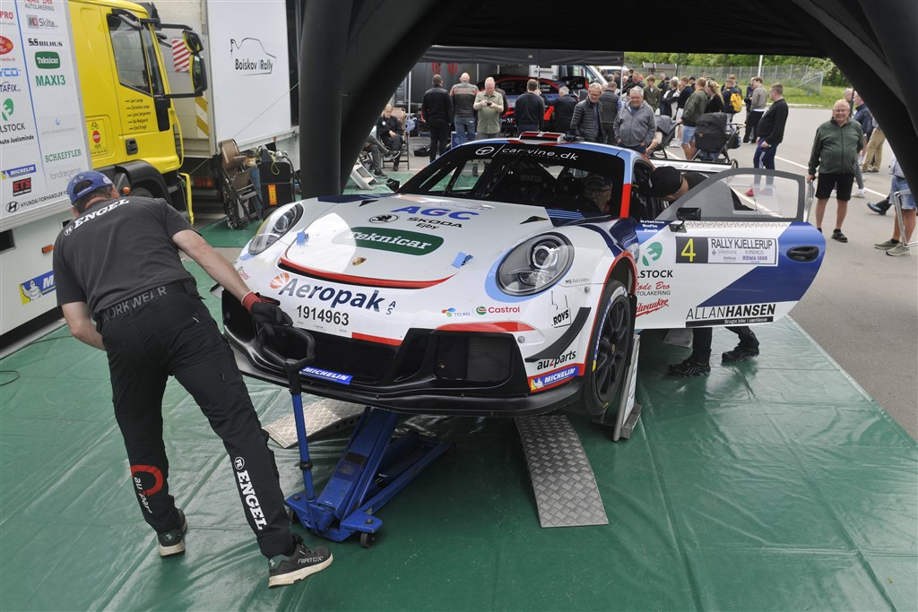Servicemandskabet har bl.a. givet Porsche ny kobling og nye bremser